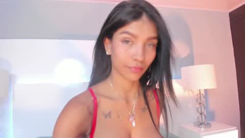 Snapshot of laura_aristizabal_19 chatting on January 2025 06:43:01 PM Laura online show from January 2025 06:43:01 PM
