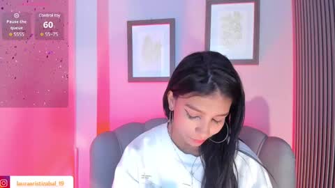 Snapshot of laura_aristizabal_19 chatting on January 2025 08:42:01 PM Laura online show from January 2025 08:42:01 PM