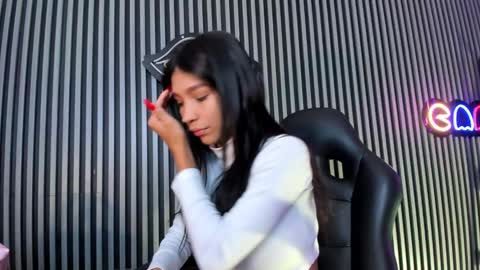 Snapshot of laura_aristizabal_19 chatting on February 2025 01:01:01 PM Laura online show from February 2025 01:01:01 PM