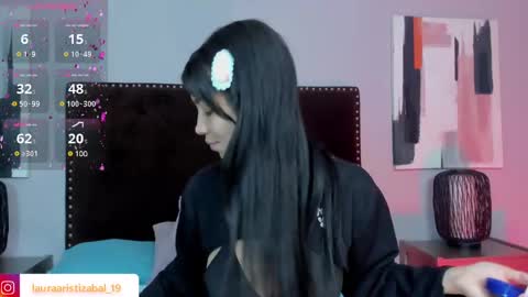 Snapshot of laura_aristizabal_19 chatting on March 2025 01:17:01 PM Laura online show from March 2025 01:17:01 PM