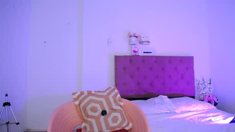 LAURA online show from January 2025 03:11:01 PM