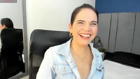 Snapshot of laura_hotties chatting on April 2026 01:20:01 PM laura hotties online show from April 2026 01:20:01 PM