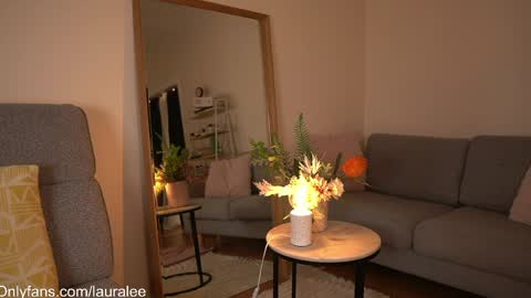 Laura Lee. online show from April 2026 01:25:01 AM