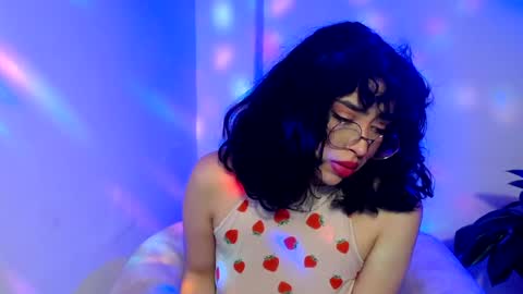 Snapshot of laura_pink01 chatting on February 2025 03:55:02 AM laura_pink01 online show from February 2025 03:55:02 AM