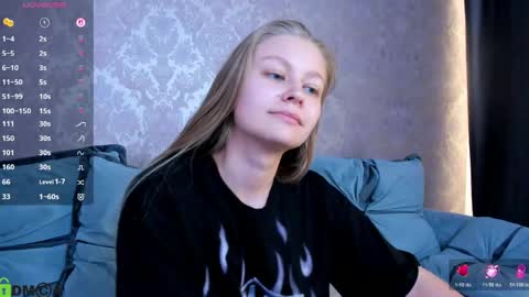 Snapshot of laura_pudd chatting on June 2026 04:01:01 PM Laura online show from June 2026 04:01:01 PM