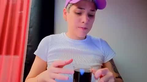 Snapshot of laura_r23 chatting on July 2026 08:13:02 PM Laura Rose online show from July 2026 08:13:02 PM