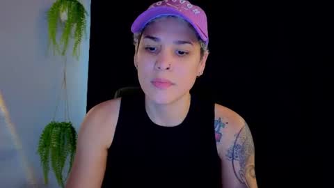 Snapshot of laura_r23 chatting on July 2026 07:16:01 PM Laura Rose online show from July 2026 07:16:01 PM