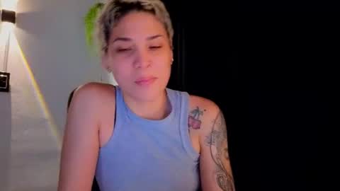 Snapshot of laura_r23 chatting on July 2026 05:50:01 PM Laura Rose online show from July 2026 05:50:01 PM