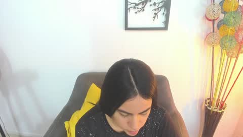 Snapshot of laura_soe chatting on January 2025 12:59:02 PM LAURA SOE online show from January 2025 12:59:02 PM