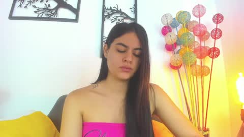 Snapshot of laura_soe chatting on January 2025 01:28:01 PM LAURA SOE online show from January 2025 01:28:01 PM