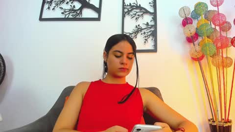 Snapshot of laura_soe chatting on January 2025 01:24:01 PM LAURA SOE online show from January 2025 01:24:01 PM