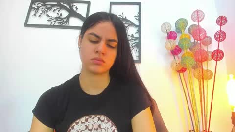 Snapshot of laura_soe chatting on January 2025 01:32:02 PM LAURA SOE online show from January 2025 01:32:02 PM