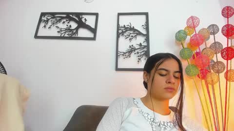 Snapshot of laura_soe chatting on February 2025 01:30:01 PM LAURA SOE online show from February 2025 01:30:01 PM