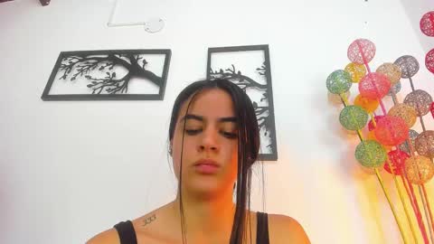 Snapshot of laura_soe chatting on February 2025 04:32:02 PM LAURA SOE online show from February 2025 04:32:02 PM