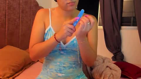 Snapshot of laura_soe chatting on October 2025 11:35:02 PM LAURA SOE online show from October 2025 11:35:02 PM