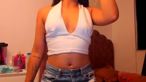 Snapshot of laura_soe chatting on October 2025 12:54:02 AM LAURA SOE online show from October 2025 12:54:02 AM