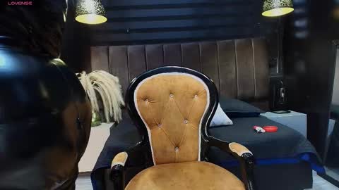 Snapshot of laura_wallets chatting on February 2026 06:29:02 PM Laura wallets online show from February 2026 06:29:02 PM