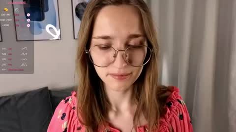 Snapshot of lauracollins__ chatting on June 2026 02:10:01 PM May online show from June 2026 02:10:01 PM