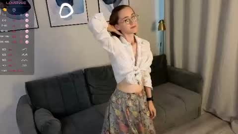 Snapshot of lauracollins__ chatting on June 2026 01:04:02 PM May online show from June 2026 01:04:02 PM