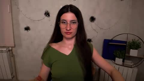 Snapshot of lauradre_ chatting on April 2026 11:02:02 PM Laura online show from April 2026 11:02:02 PM