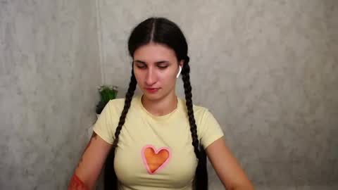 Snapshot of lauradre_ chatting on June 2026 11:53:01 AM Laura online show from June 2026 11:53:01 AM
