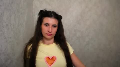 Snapshot of lauradre_ chatting on June 2026 02:01:01 PM Laura online show from June 2026 02:01:01 PM
