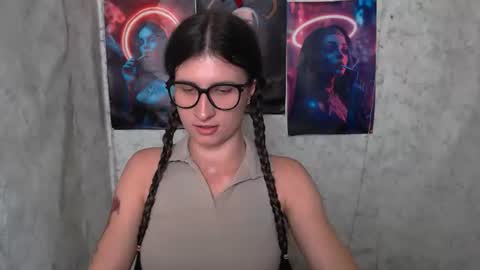 Snapshot of lauradre_ chatting on July 2026 07:36:01 AM Laura online show from July 2026 07:36:01 AM