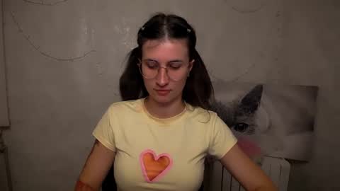 Snapshot of lauradre_ chatting on July 2026 05:25:02 AM Laura online show from July 2026 05:25:02 AM