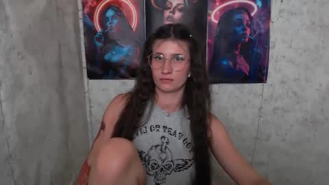Snapshot of lauradre_ chatting on July 2026 07:23:02 AM Laura online show from July 2026 07:23:02 AM