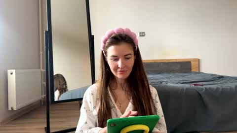 Snapshot of laurajess_ chatting on May 2026 07:24:02 AM Hanna online show from May 2026 07:24:02 AM