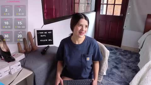 Laura online show from March 2025 07:48:01 PM