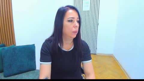 Laura online show from September 2025 03:23:02 AM