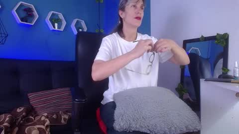 Laura Sofia online show from February 2026 11:06:01 PM