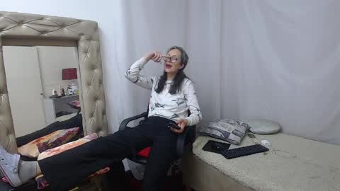 Laura Sofia online show from April 2026 12:38:02 AM