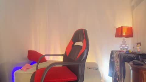 Snapshot of laurasofia45 chatting on June 2026 10:42:01 AM Laura Sofia online show from June 2026 10:42:01 AM
