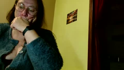 laureanne online show from December 2024 08:44:01 PM