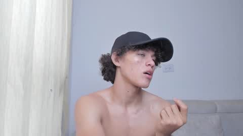 Snapshot of laureent__ chatting on December 2024 05:44:02 PM Laureent online show from December 2024 05:44:02 PM