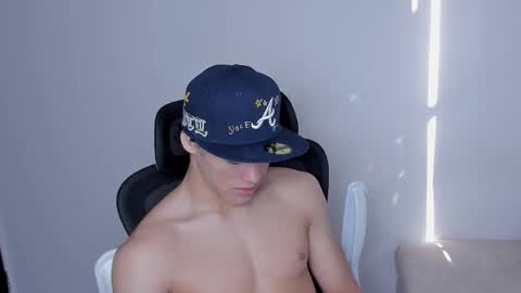 Snapshot of laureent__ chatting on November 2025 07:07:02 PM Laureent online show from November 2025 07:07:02 PM