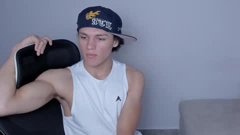 Snapshot of laureent__ chatting on December 2025 08:40:01 PM Laureent online show from December 2025 08:40:01 PM