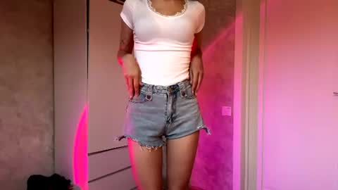 laurelimaino online show from July 2026 04:57:02 PM