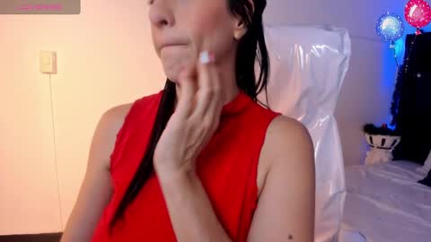Snapshot of lauren_fit chatting on December 2024 03:27:01 PM Lauren online show from December 2024 03:27:01 PM