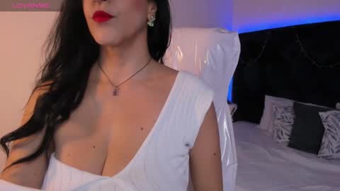 Snapshot of lauren_fit chatting on January 2025 02:00:02 PM Lauren online show from January 2025 02:00:02 PM