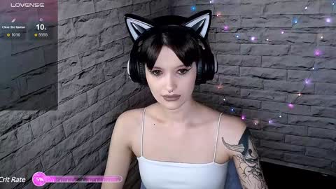 Snapshot of lauren_raquel chatting on December 2024 06:20:02 PM Eva online show from December 2024 06:20:02 PM