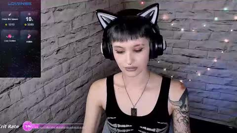 Snapshot of lauren_raquel chatting on September 2025 05:50:01 PM Eva online show from September 2025 05:50:01 PM