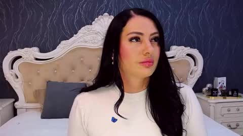 Snapshot of laurenjenssen chatting on November 2025 07:18:02 AM Laura online show from November 2025 07:18:02 AM