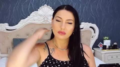 Snapshot of laurenjenssen chatting on July 2026 02:01:02 PM Laura online show from July 2026 02:01:02 PM