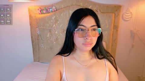 laurenn_smitth online show from December 2025 12:33:02 PM