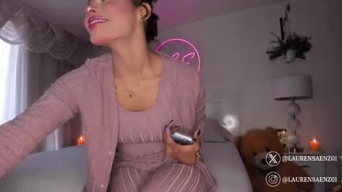 Lauren Saenz online show from March 2025 12:09:02 PM