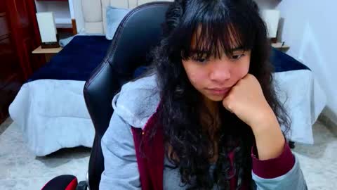 laurent online show from October 2025 04:15:01 AM