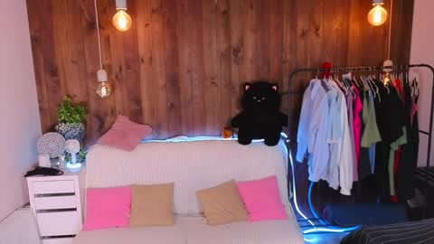 Annie online show from March 2026 07:25:01 PM